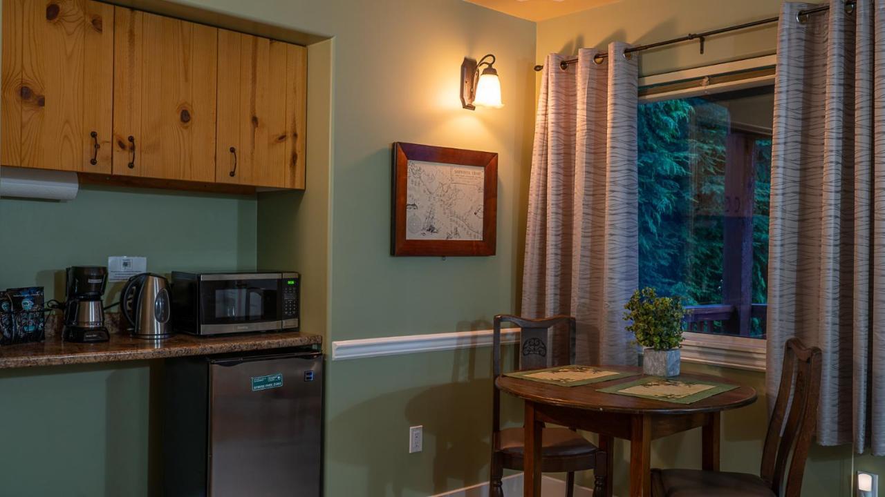 Wild Pacific Guest Suites Ucluelet Dış mekan fotoğraf